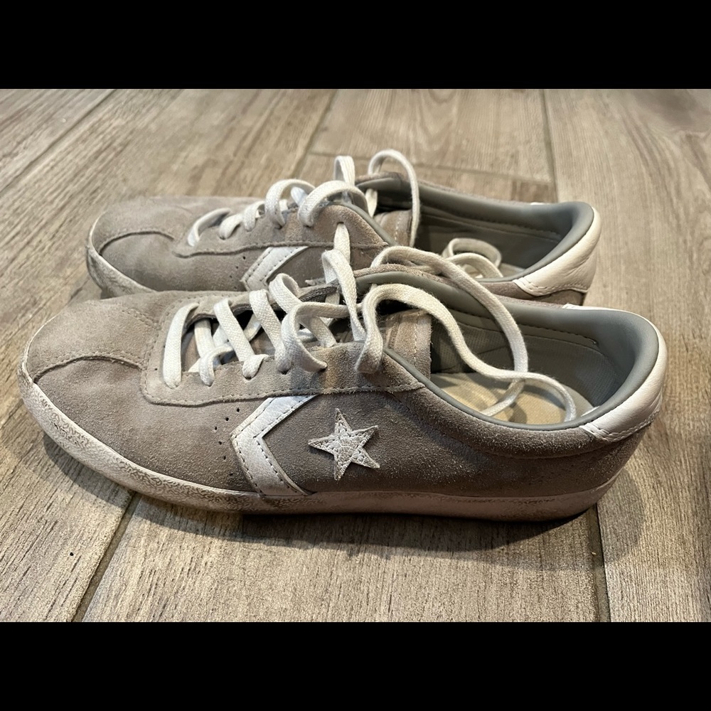 Women’s Converse light gray suede shoes